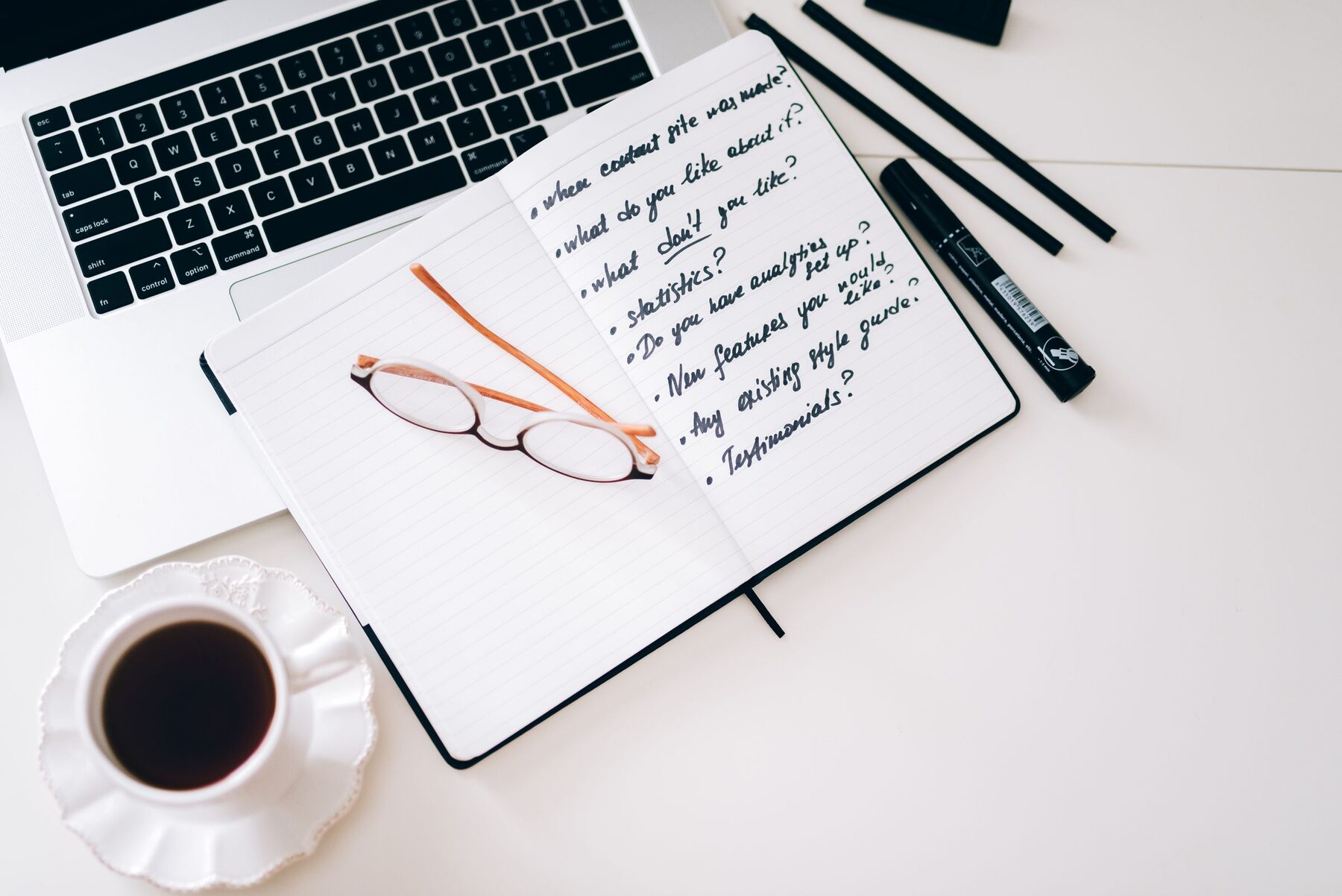 Guide comparing exclusive vs shared insurance leads for agents